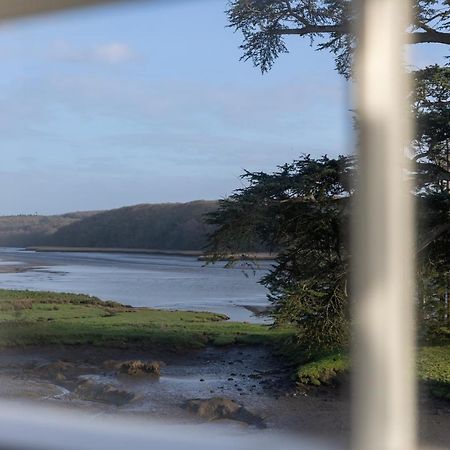 Slebech Park Estate Acomodação com café da manhã Wiston  Exterior foto View of the River Suir from the train